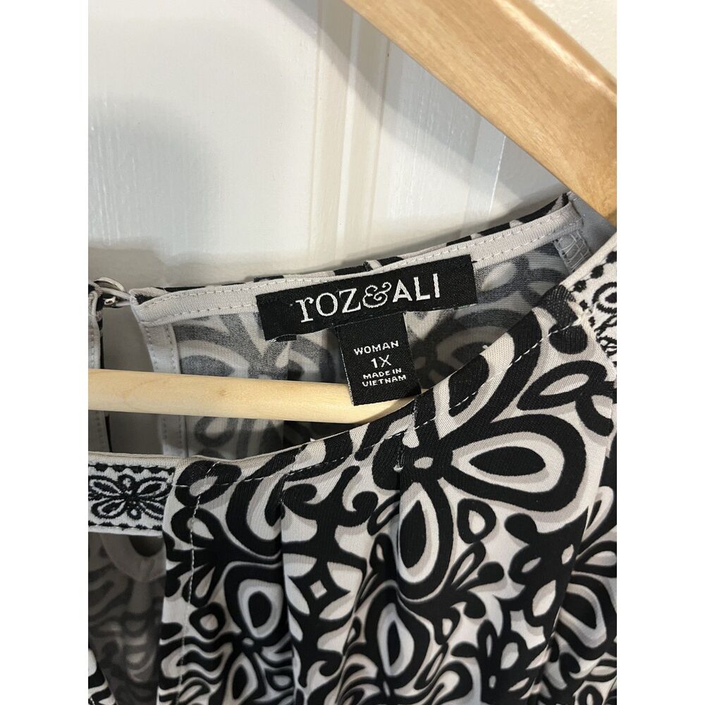 Roz & Ali Geometric Print Blouse Size 1X - Picture 3 of 5
